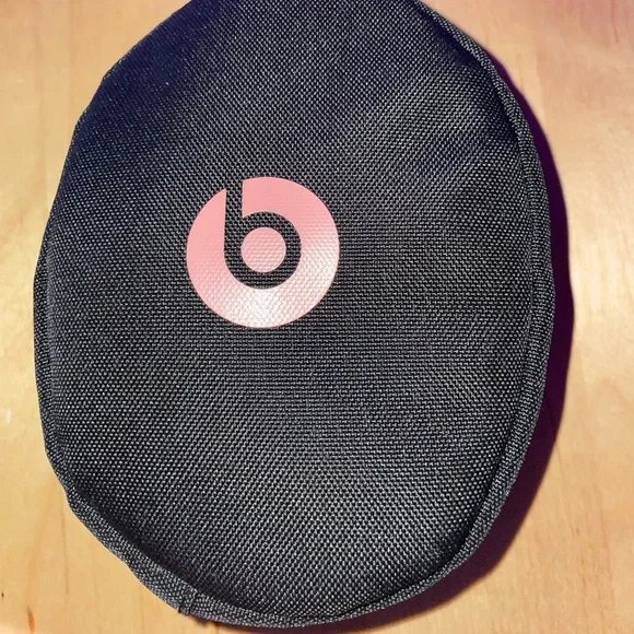 Beats solo 3s (rose gold)